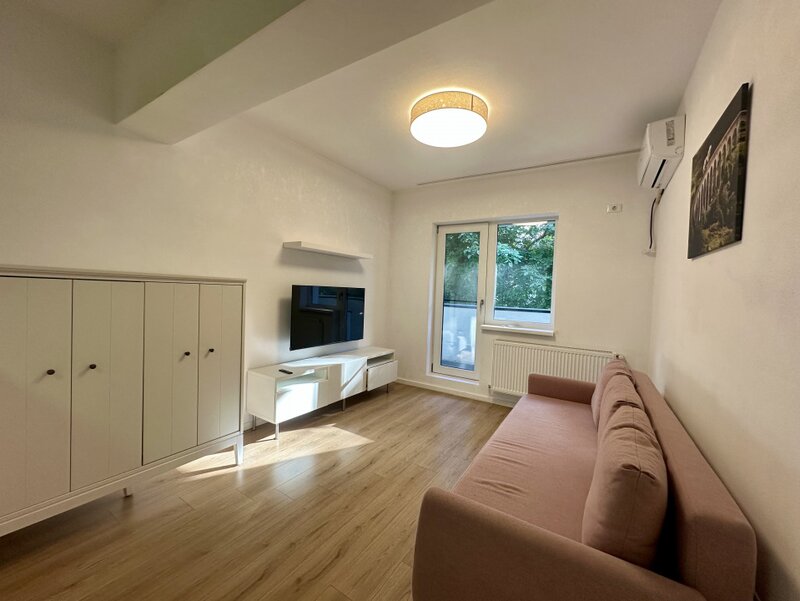 Metrou Pacii la doar 3 minute, 2 camere, parcare inclusa, 649 euro.