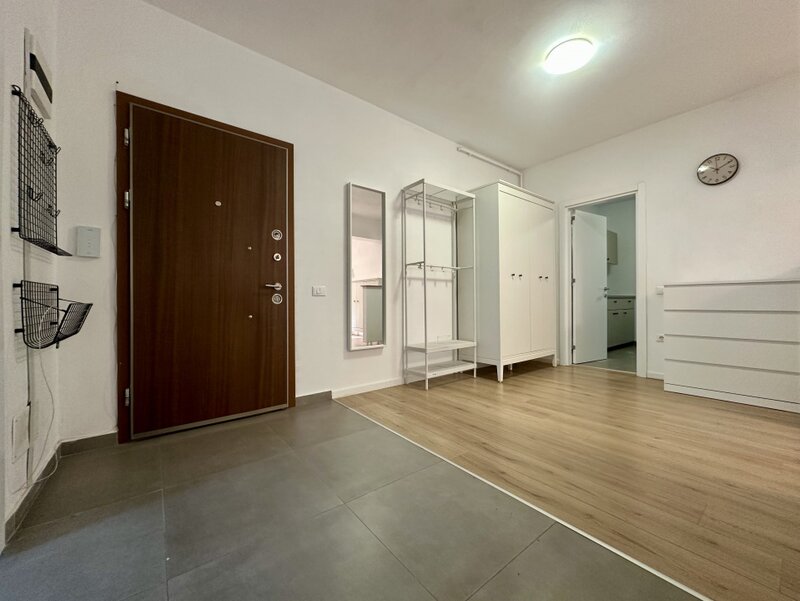 Metrou Pacii la doar 3 minute, 2 camere, parcare inclusa, 649 euro.