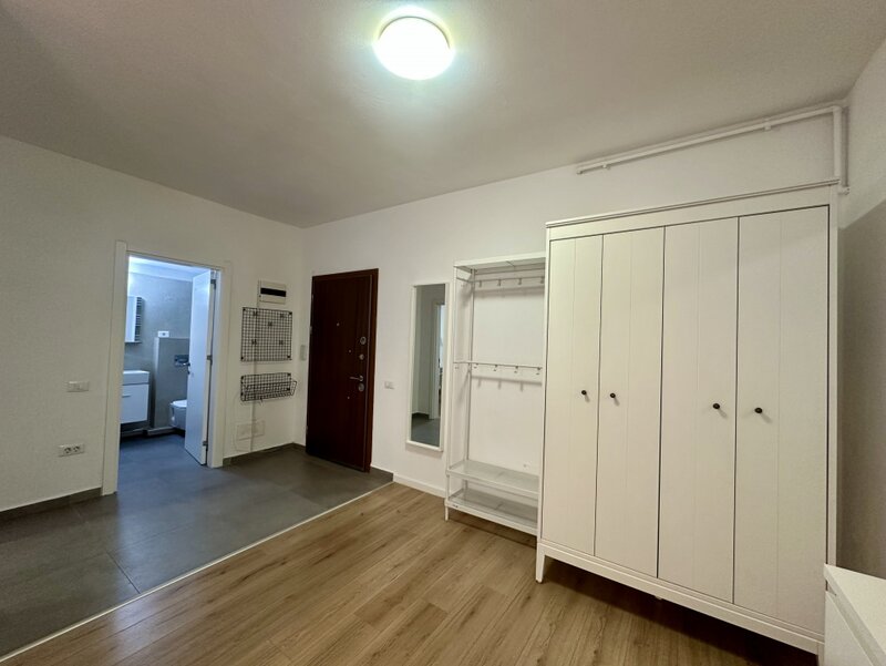 Metrou Pacii la doar 3 minute, 2 camere, parcare inclusa, 649 euro.