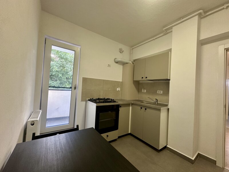 Metrou Pacii la doar 3 minute, 2 camere, parcare inclusa, 649 euro.
