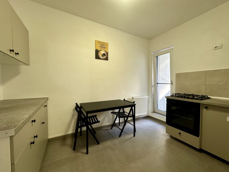 Metrou Pacii la doar 3 minute, 2 camere, parcare inclusa, 649 euro.