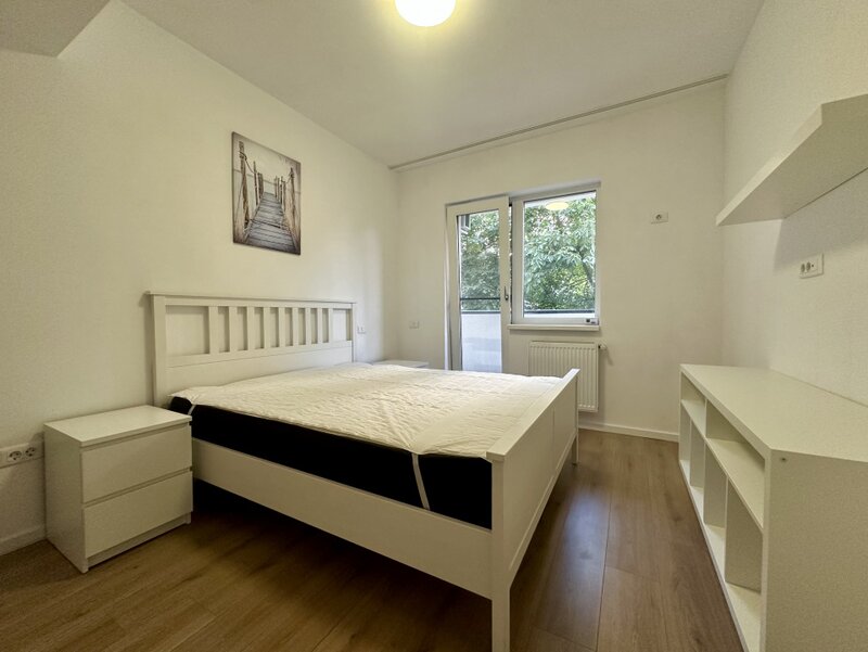 Metrou Pacii la doar 3 minute, 2 camere, parcare inclusa, 649 euro.