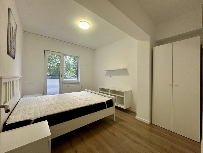 Metrou Pacii la doar 3 minute, 2 camere, parcare inclusa, 649 euro.