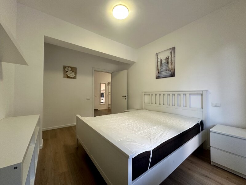 Metrou Pacii la doar 3 minute, 2 camere, parcare inclusa, 649 euro.