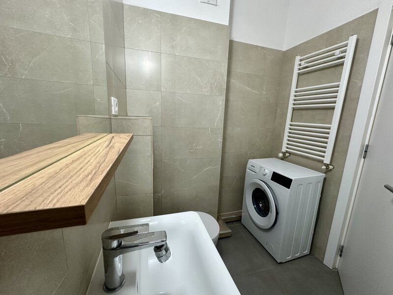 Metrou Pacii la doar 3 minute, 2 camere, parcare inclusa, 649 euro.